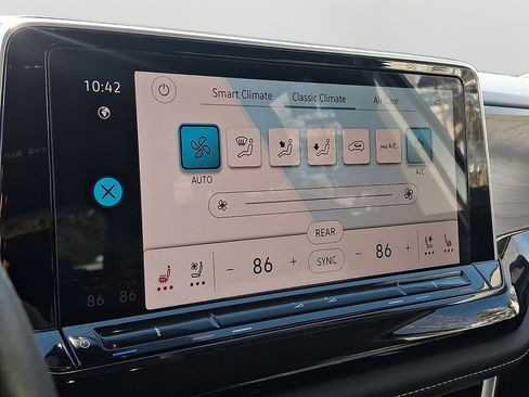 Used 2024 Volkswagen Atlas SE image 17