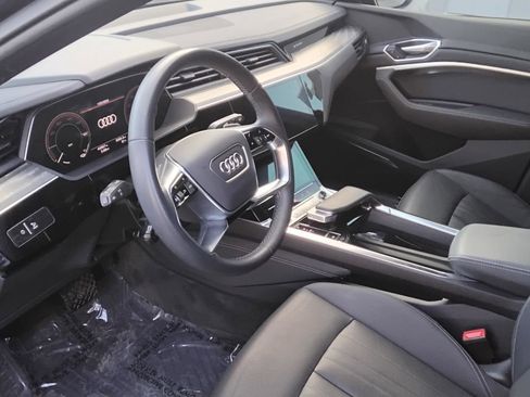 Used 2023 Audi e-tron Premium Plus w/ Premium Plus Package image 18
