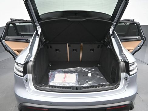 New 2026 Porsche Macan AWD/4WD image 25