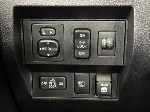 Used 2021 Toyota Tundra SR5 w/ TRD Off-Road Package AWD/4WD image 15