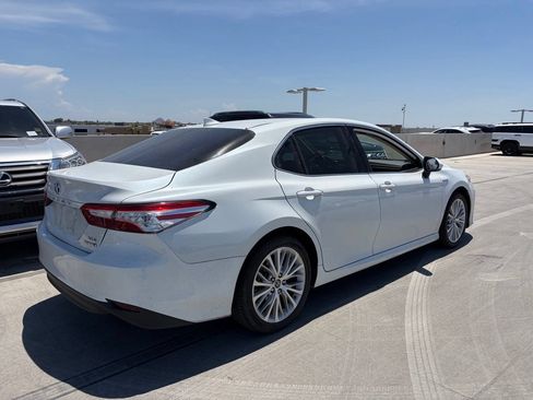 Used 2019 Toyota Camry XLE FWD image 2