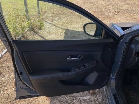 Used 2024 Nissan Sentra SV FWD image 11