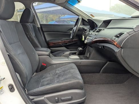 Used 2010 Honda Crosstour EX image 25