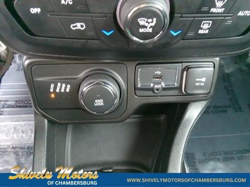 Used 2019 Jeep Renegade Latitude image 18