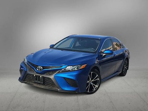 Used 2019 Toyota Camry SE image 1