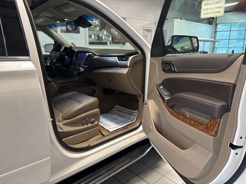 Used 2018 Chevrolet Suburban Premier AWD/4WD image 32