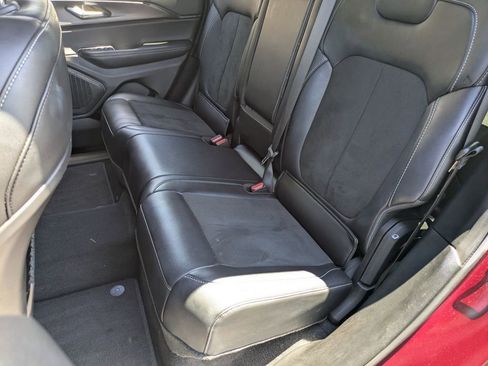 Used 2025 Jeep Grand Cherokee Altitude AWD/4WD image 27