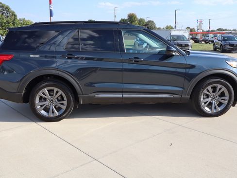 Used 2023 Ford Explorer XLT w/ Equipment Group 202A image 5