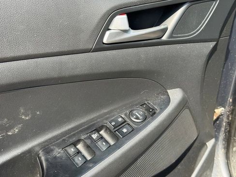 Used 2020 Hyundai Tucson SE image 11