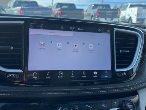 Used 2024 Chrysler Pacifica Limited FWD image 51