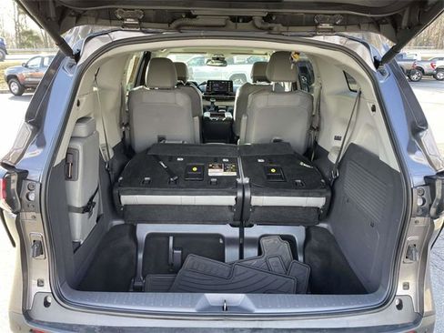 Used 2022 Toyota Sienna XLE image 13