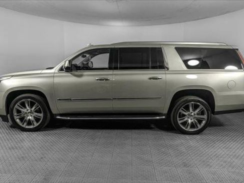 Used 2017 Cadillac Escalade ESV Luxury image 3