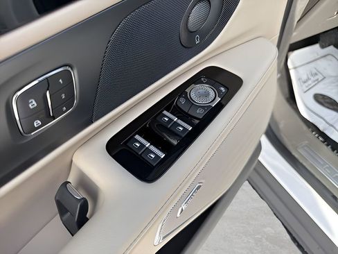 Used 2025 Lincoln Nautilus Reserve image 24