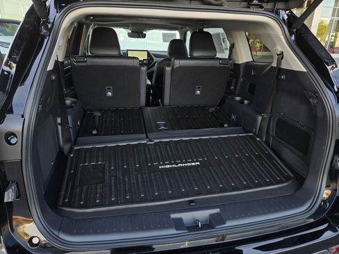 Certified 2026 Toyota Highlander Limited AWD/4WD image 26