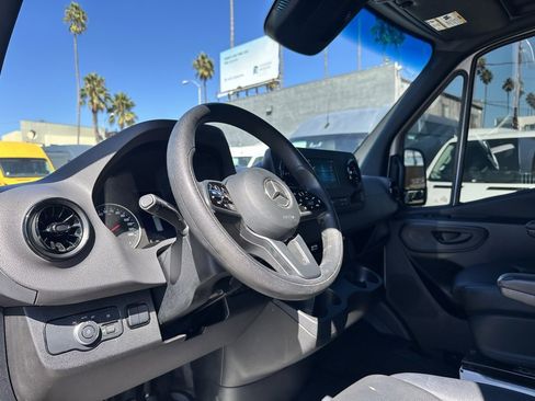 Used 2023 Mercedes-Benz Sprinter 2500 image 10