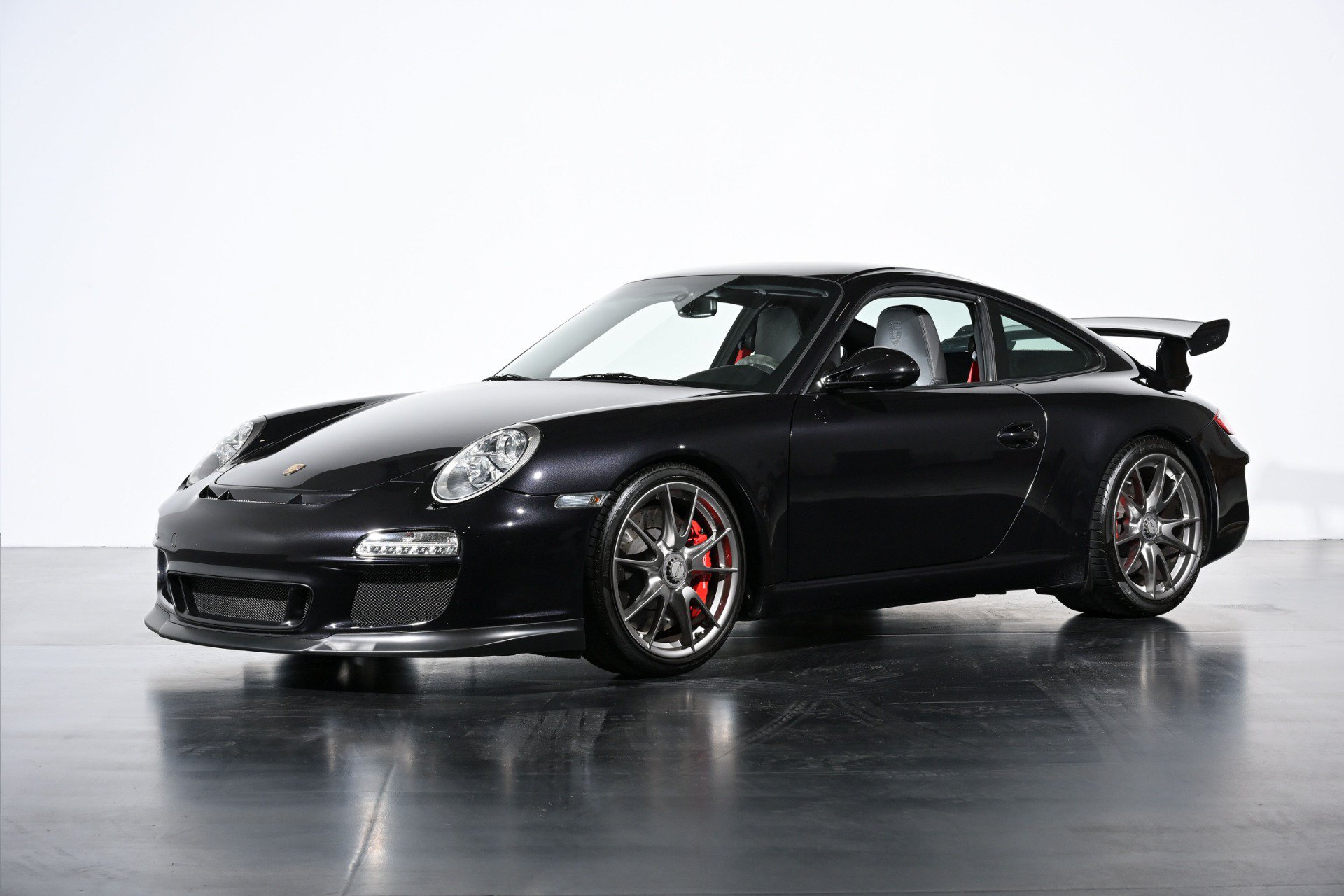 Used 2010 Porsche 911 GT3 RWD image 2