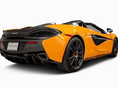 Used 2018 McLaren 570S Spider image 27