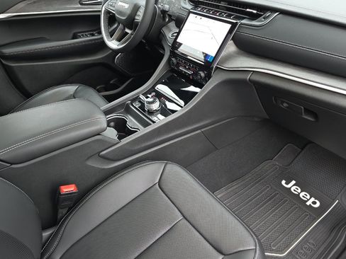 Used 2025 Jeep Grand Cherokee Limited 4xe image 21