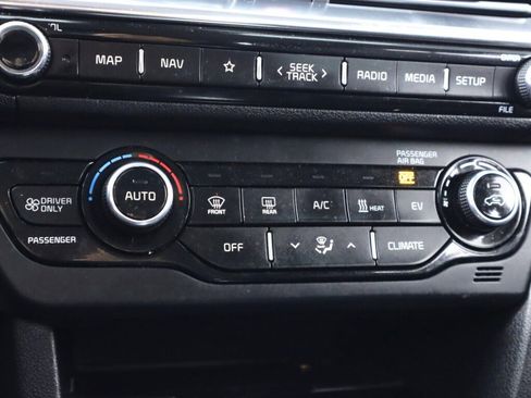 Used 2022 Kia Niro EX Premium w/ Cold Weather Package FWD image 23