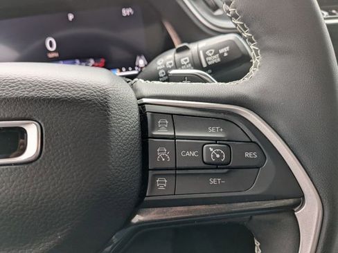 Used 2023 Jeep Grand Cherokee L Laredo image 30