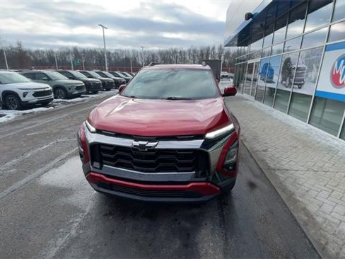 Used 2025 Chevrolet Equinox ACTIV w/ Safety and Technology Package image 3