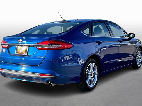 Used 2018 Ford Fusion S image 2