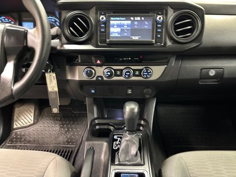 Used 2016 Toyota Tacoma SR AWD/4WD image 12