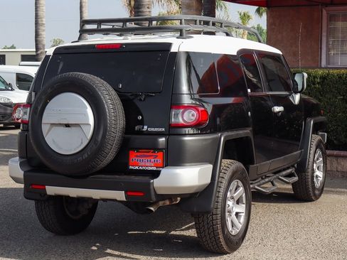 Used 2014 Toyota FJ Cruiser 4WD image 10