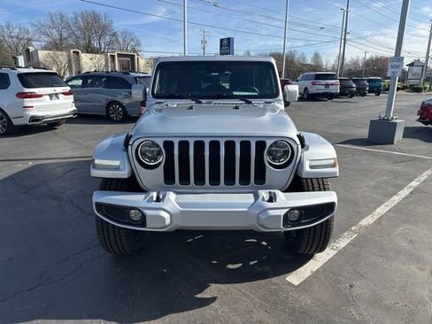 Used 2022 Jeep Wrangler Unlimited Sahara image 2