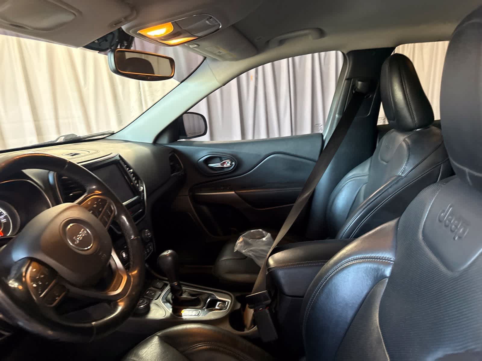 Used 2019 Jeep Cherokee Limited AWD/4WD image 20