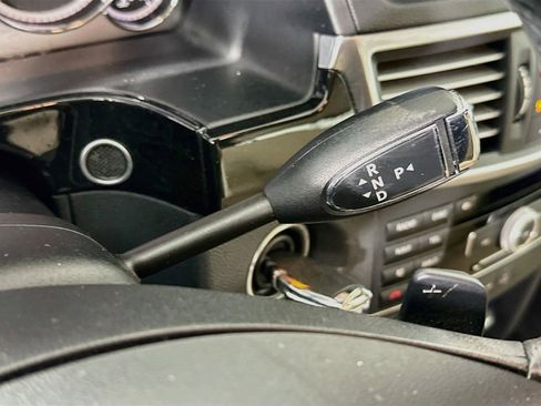 Used 2010 Mercedes-Benz E 350 4MATIC Sedan image 17