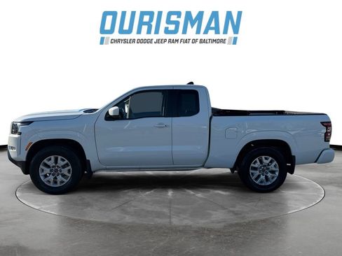 Used 2022 Nissan Frontier SV image 3