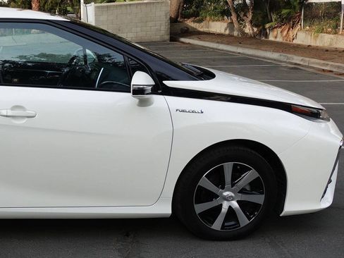 Used 2017 Toyota Mirai FWD image 20