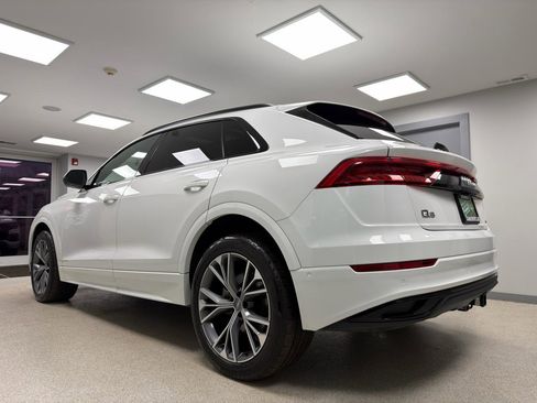 Used 2021 Audi Q8 Premium image 5