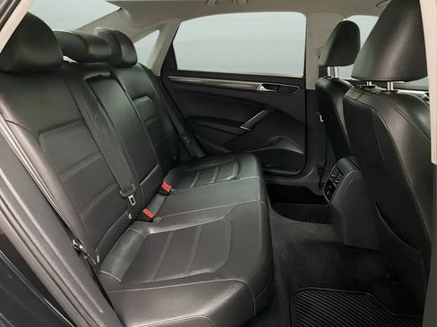 Used 2018 Volkswagen Passat 2.0T SE FWD image 13