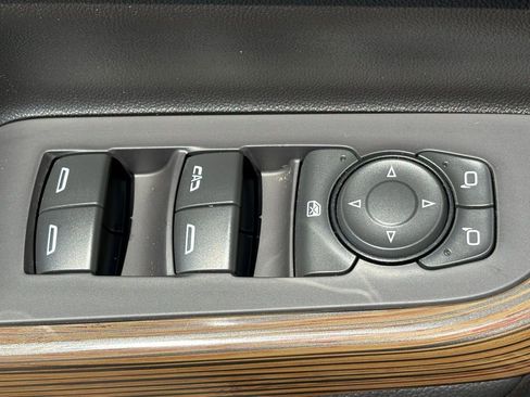 Used 2022 GMC Acadia SLE w/ Driver Convenience Package FWD image 32