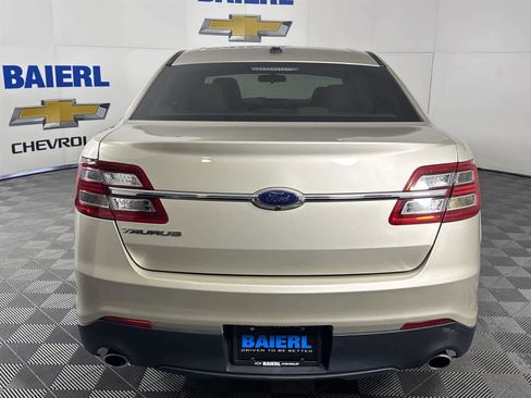 Used 2017 Ford Taurus SE image 4