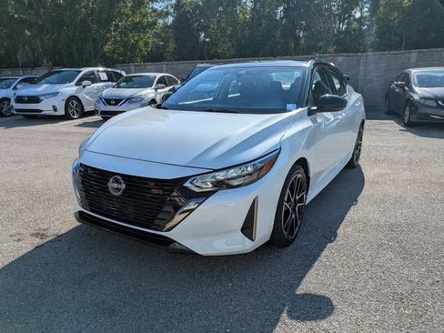 Used 2025 Nissan Sentra SR FWD image 8