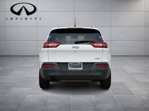 Used 2017 Jeep Cherokee Latitude w/ Comfort/Convenience Group FWD image 6