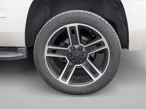 Used 2018 Chevrolet Tahoe LT w/ Luxury Package image 15