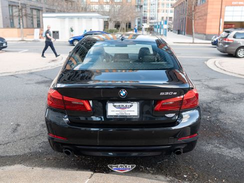 Used 2018 BMW 530e w/ Premium Package 2 RWD image 6