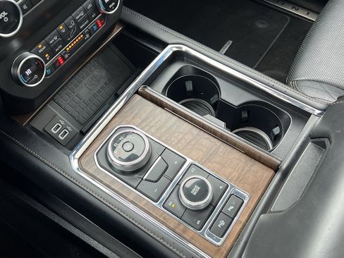 Used 2019 Ford Expedition Max Platinum image 23