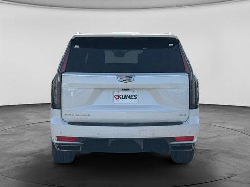 Used 2021 Cadillac Escalade ESV Premium Luxury Platinum w/ Heavy-Duty Trailer Package AWD/4WD image 7