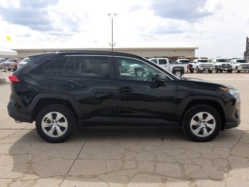Used 2021 Toyota RAV4 LE AWD/4WD image 5