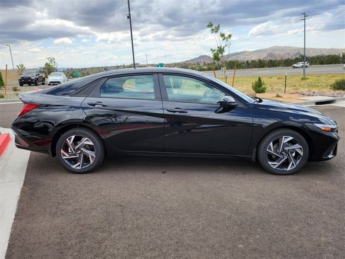 New 2025 Hyundai Elantra SEL image 3