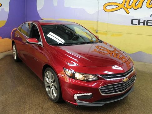 Used 2018 Chevrolet Malibu Premier w/ Premier Sport Package FWD image 2