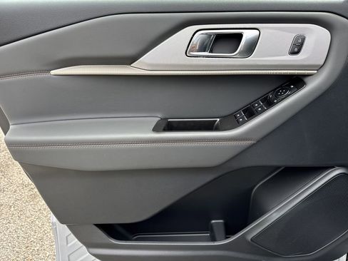 New 2026 Ford Explorer Active RWD image 10