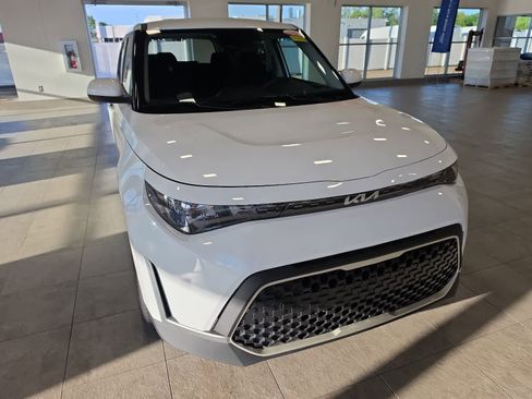 Used 2024 Kia Soul LX w/ Option Group 015 FWD image 4