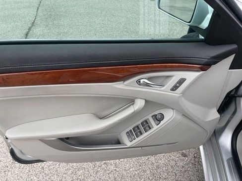 Used 2011 Cadillac CTS Luxury RWD image 18