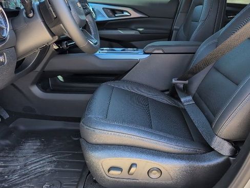 New 2026 Chevrolet Equinox EV LT image 12